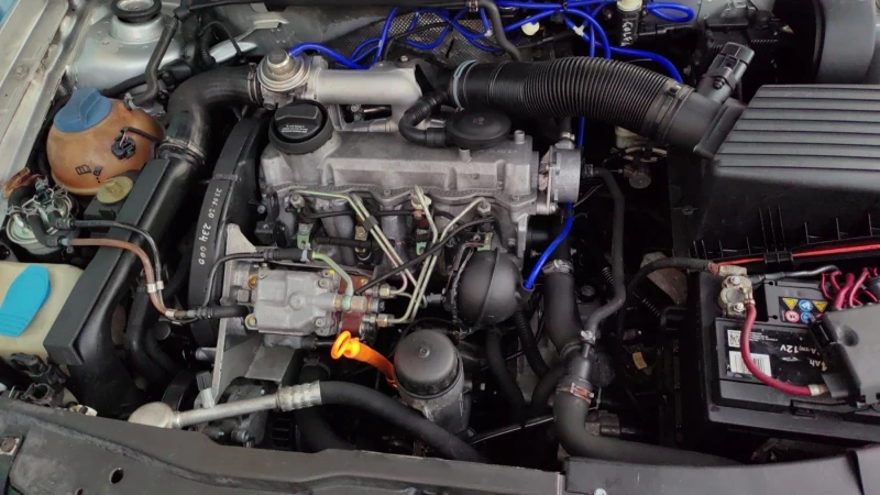 VW Golf, снимка 13 - Автомобили и джипове - 53430913