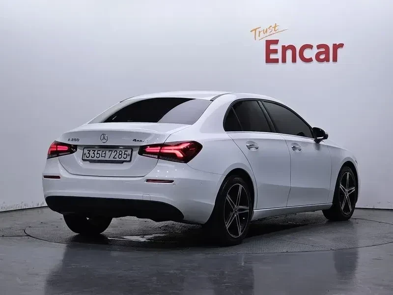 Mercedes-Benz A 250 * KEYLESS * 4Matic * АвтоКредит * (ЦЕНА ДО БГ), снимка 4 - Автомобили и джипове - 55059738