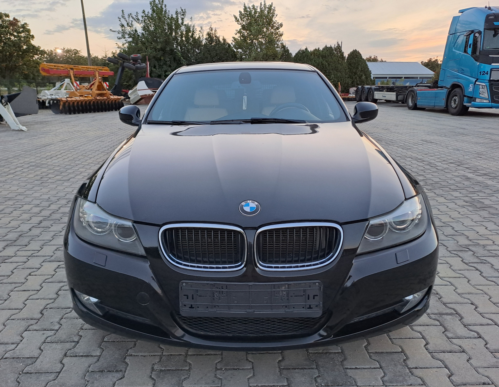 BMW 320 INDIVIDUAL_FACELIFT - изображение 1
