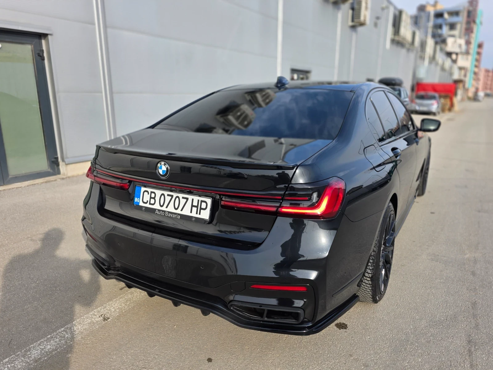BMW 750 M Pack / Carbon / Black - изображение 7