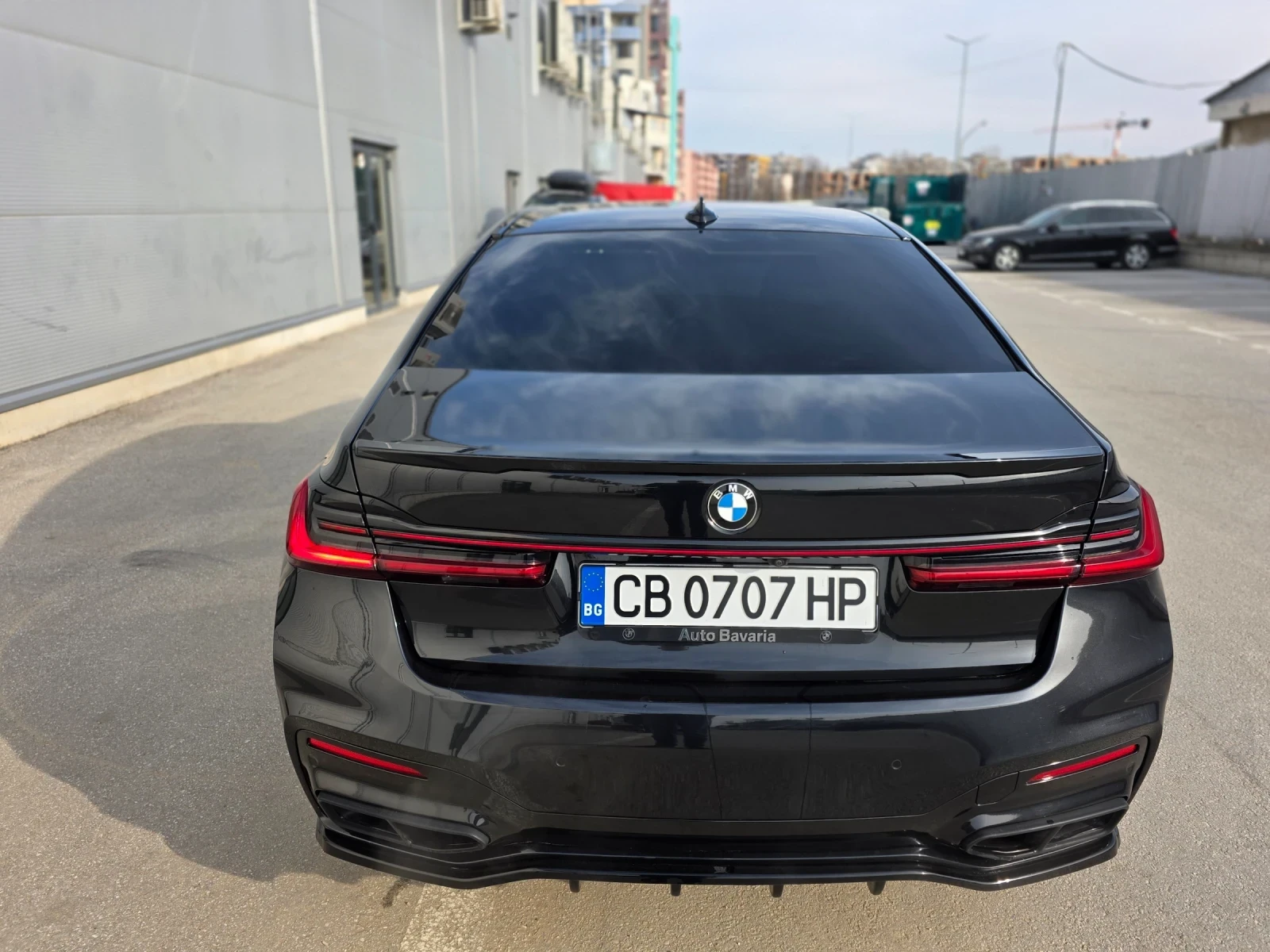 BMW 750 M Pack / Carbon / Black - изображение 8