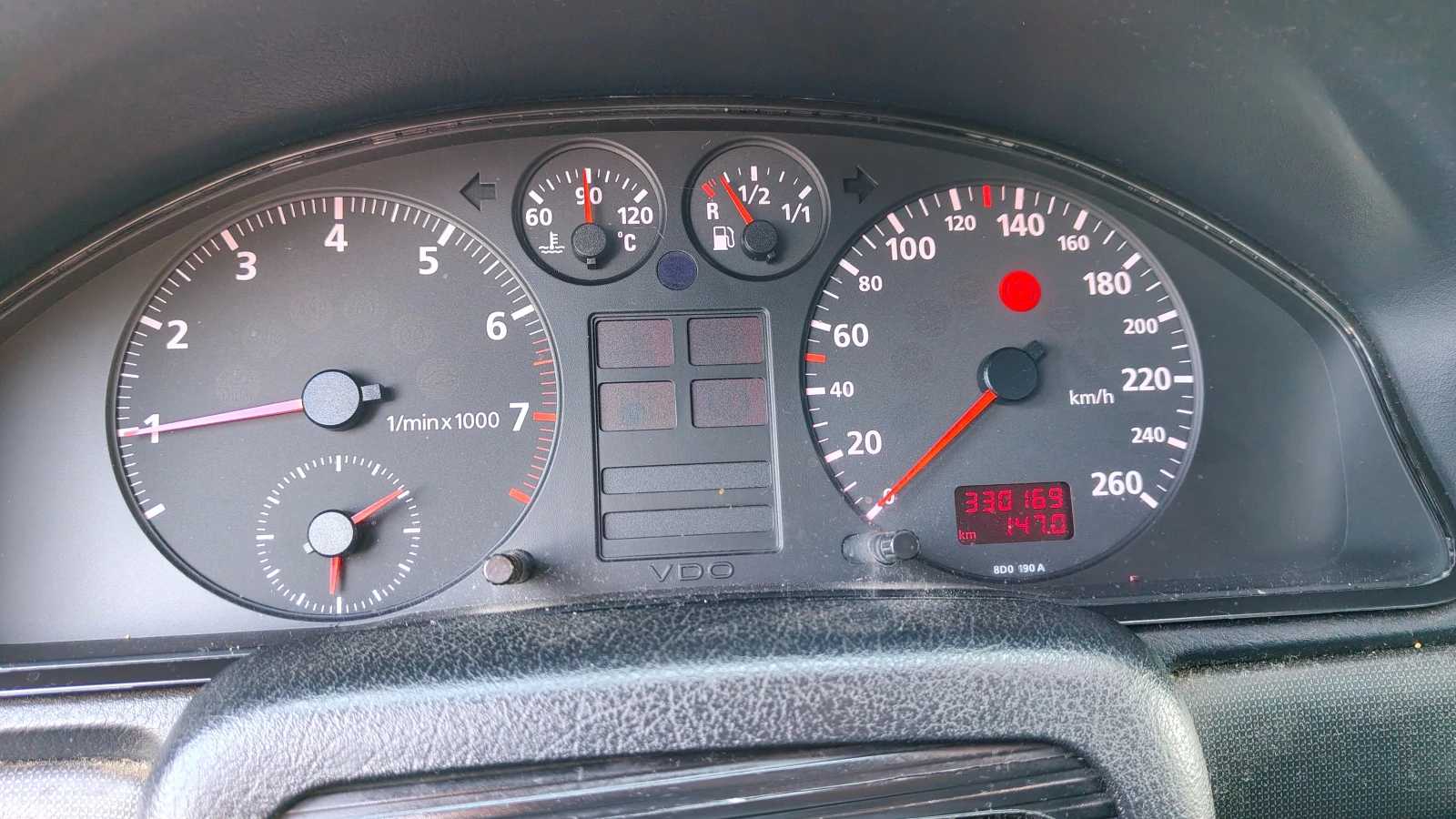 Audi A4 1.6 - изображение 10