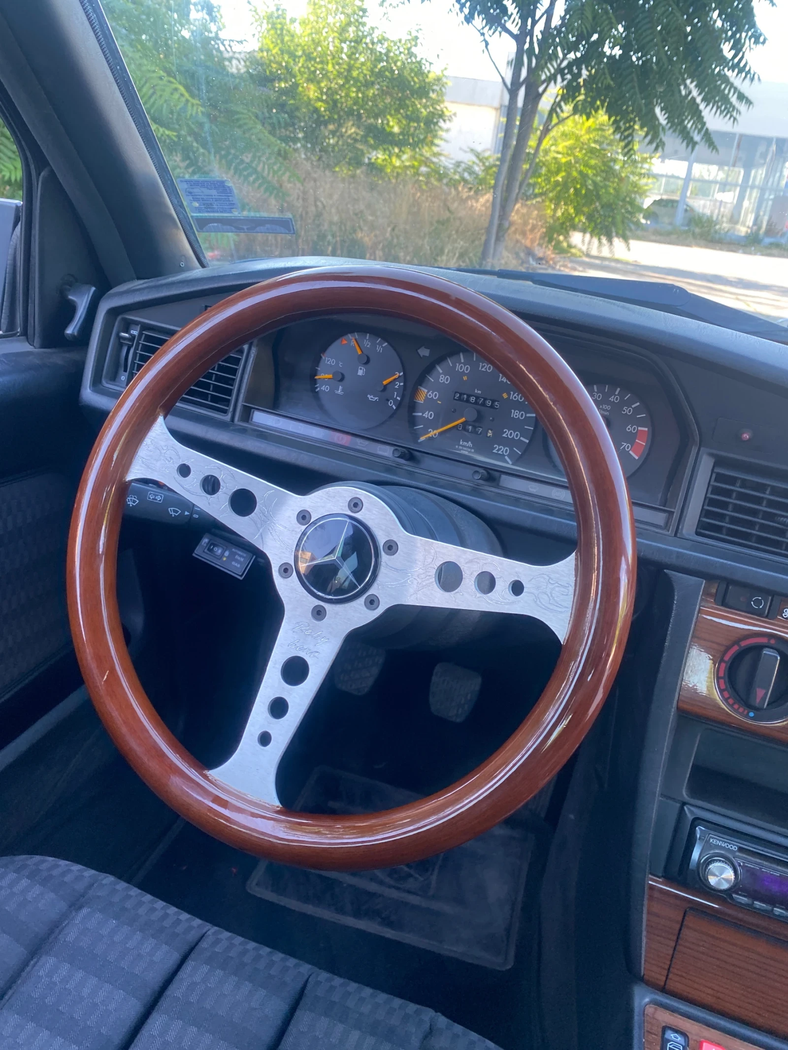 Mercedes-Benz 190 2.0e - изображение 6
