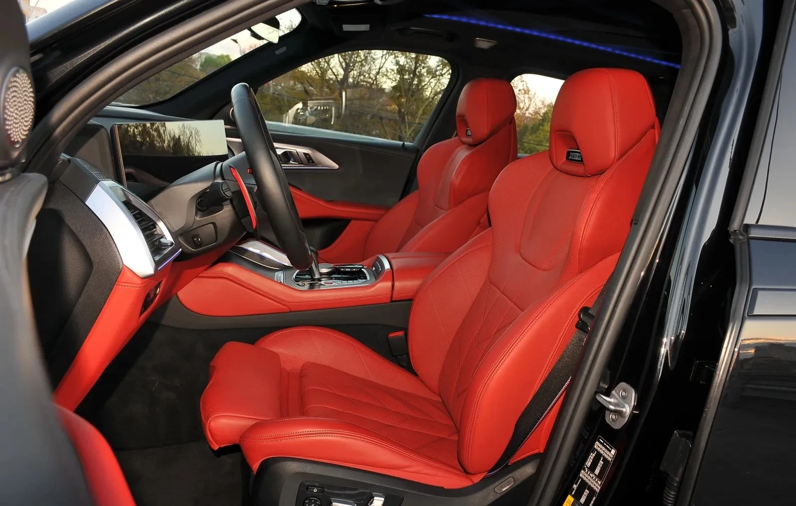 BMW XM 4.4 V8 Plug-in Hybrid xDrive - изображение 8