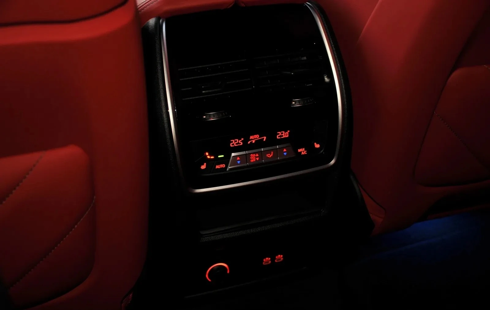 BMW XM 4.4 V8 Plug-in Hybrid xDrive | Mobile.bg � ����������� 14