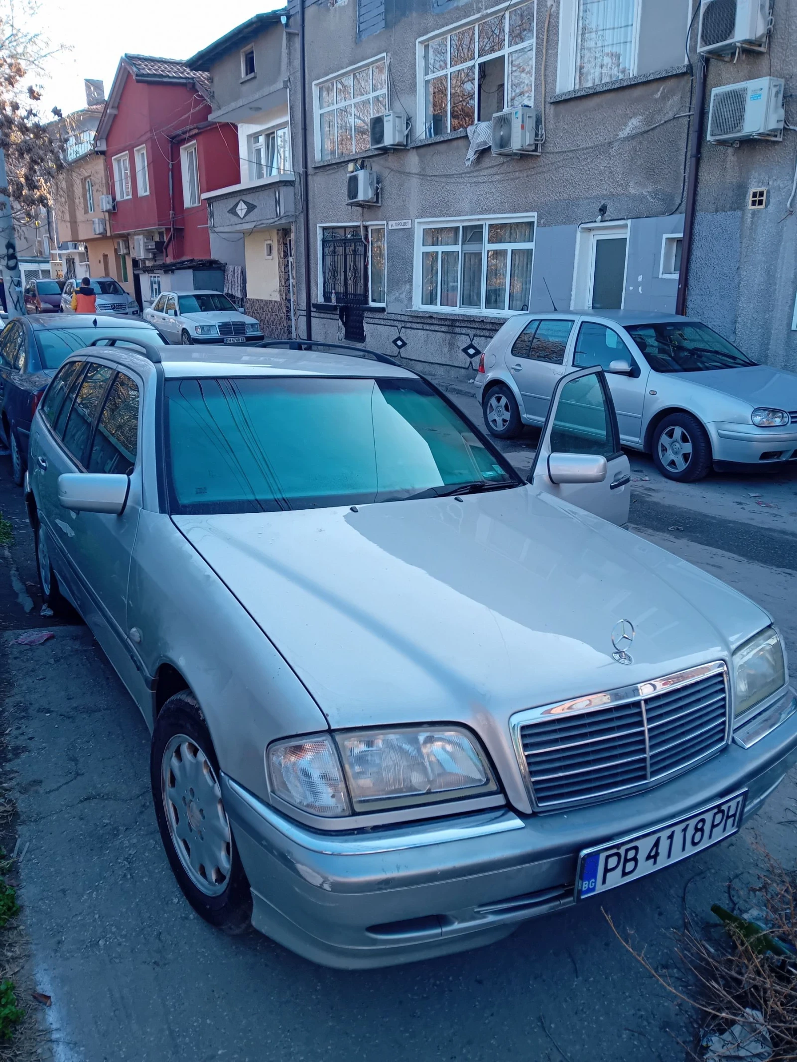 Mercedes-Benz C 180  - изображение 2