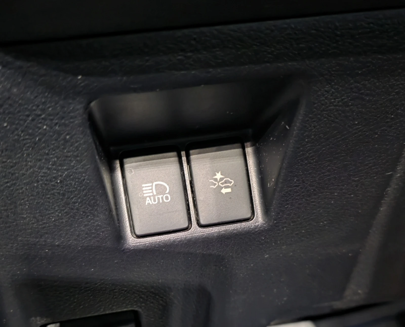 Toyota Yaris 1.5 Hybrid ����������� | Mobile.bg � ����������� 14