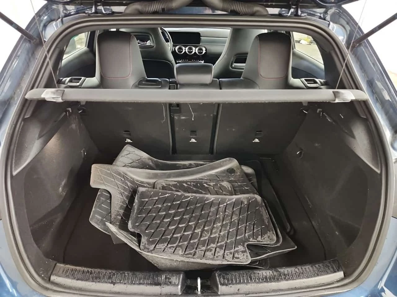 Mercedes-Benz A 250 * АМБИЕНТ* ALCANTARA* CARFAX * , снимка 15 - Автомобили и джипове - 53705517