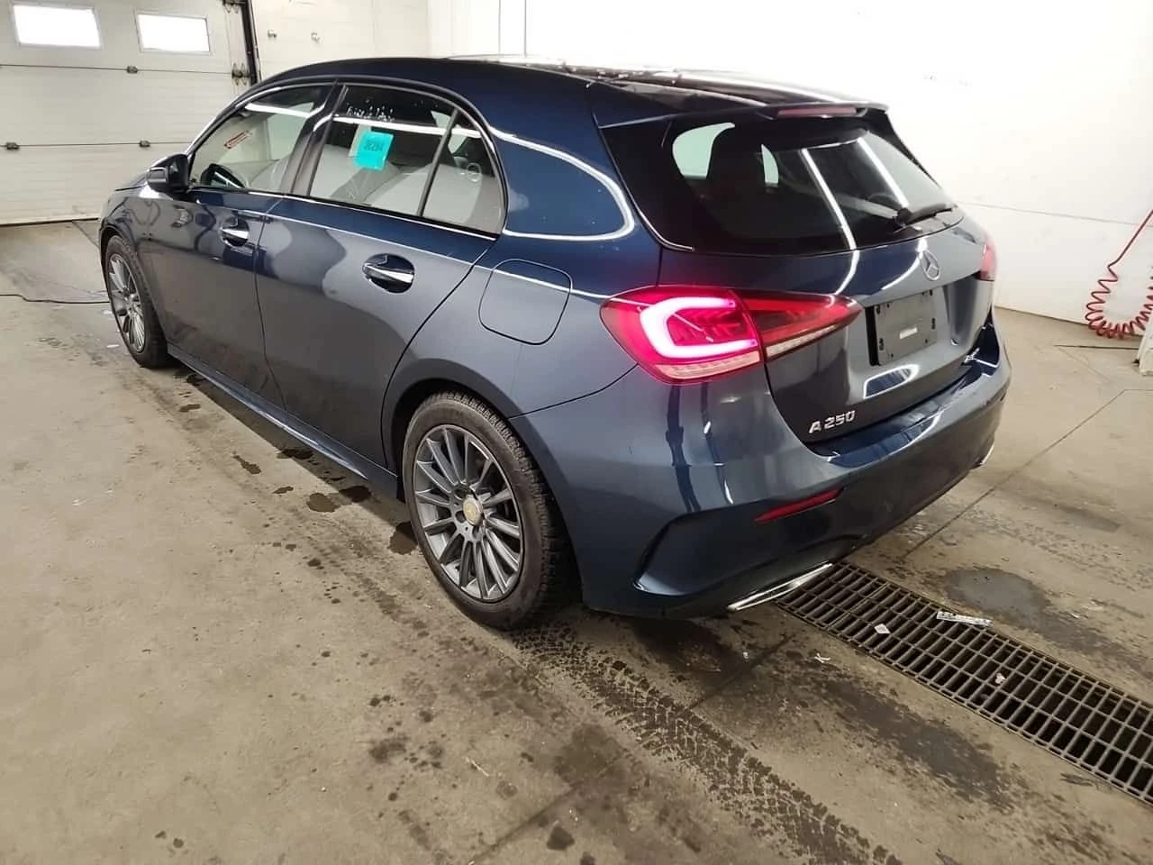 Mercedes-Benz A 250 * АМБИЕНТ* ALCANTARA* CARFAX *  - изображение 4