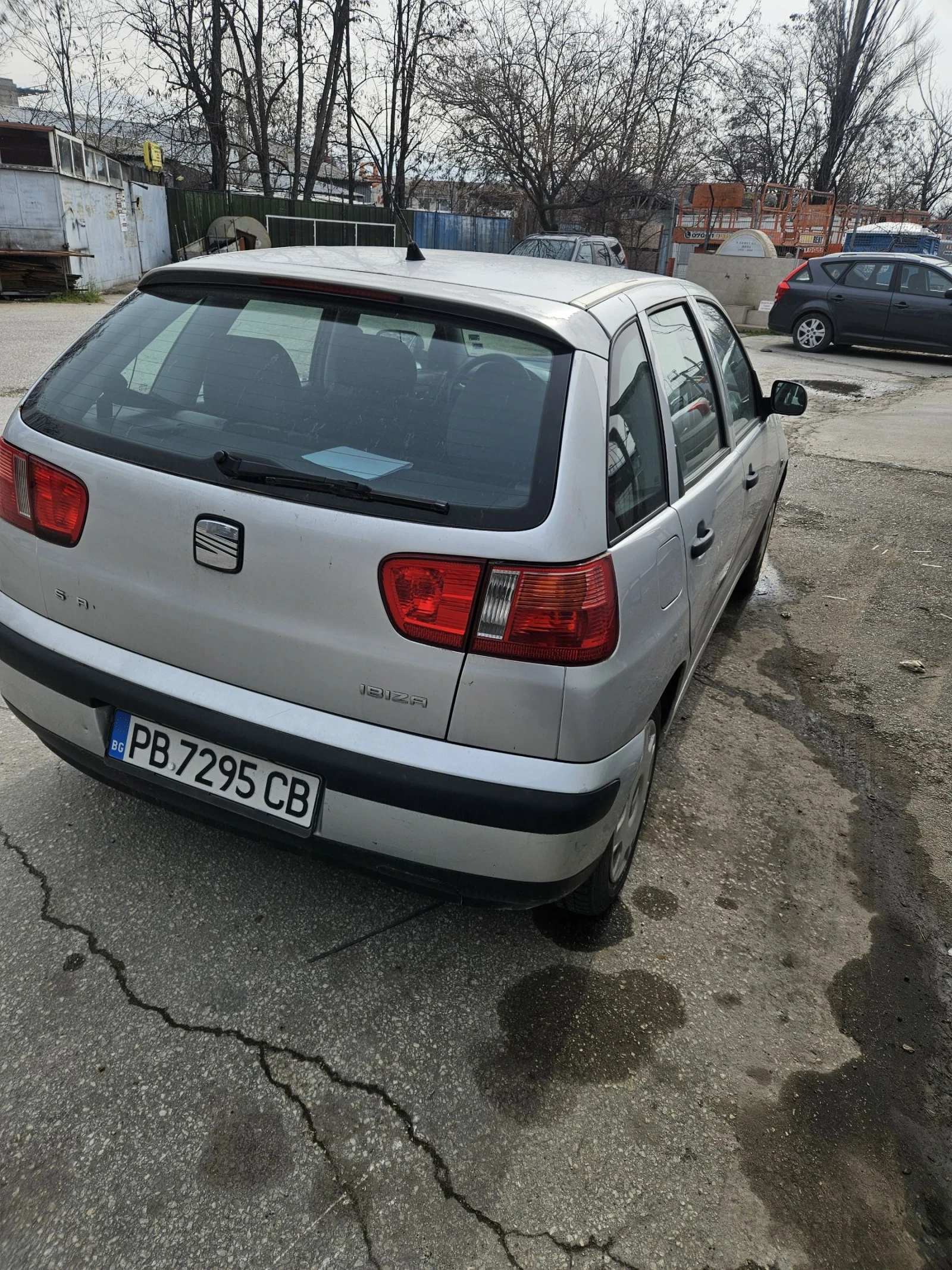 Seat Ibiza 1.4 климатик , снимка 3 - Автомобили и джипове - 53955655