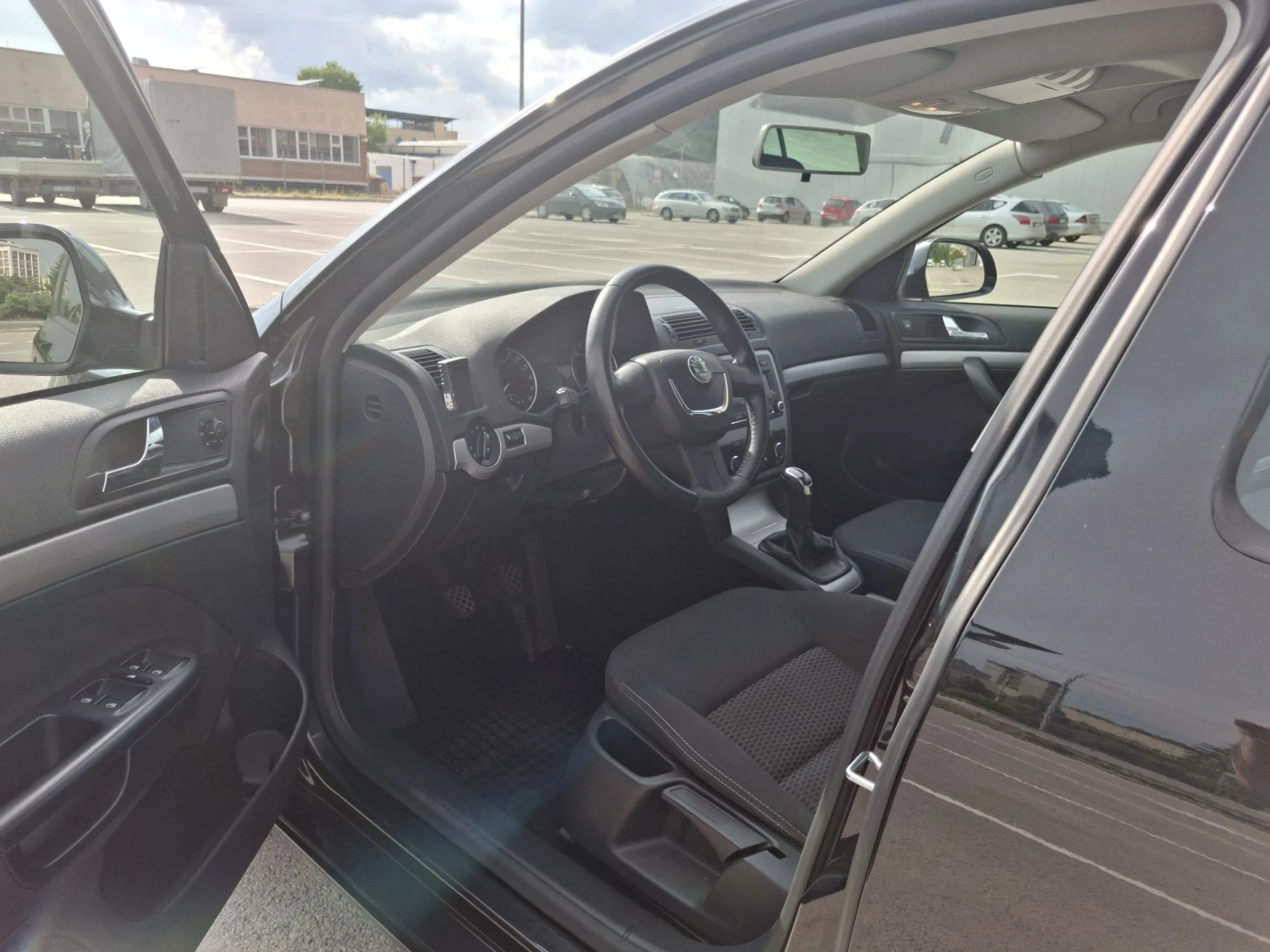 Skoda Octavia 1.6 TDI, снимка 9 - Автомобили и джипове - 54838605