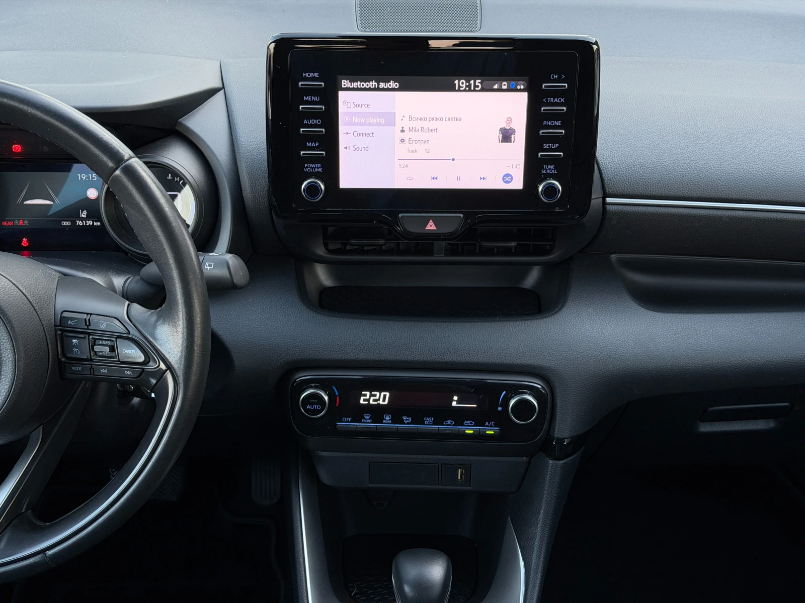 Toyota Yaris Hybrid Trend, снимка 9 - Автомобили и джипове - 55602759