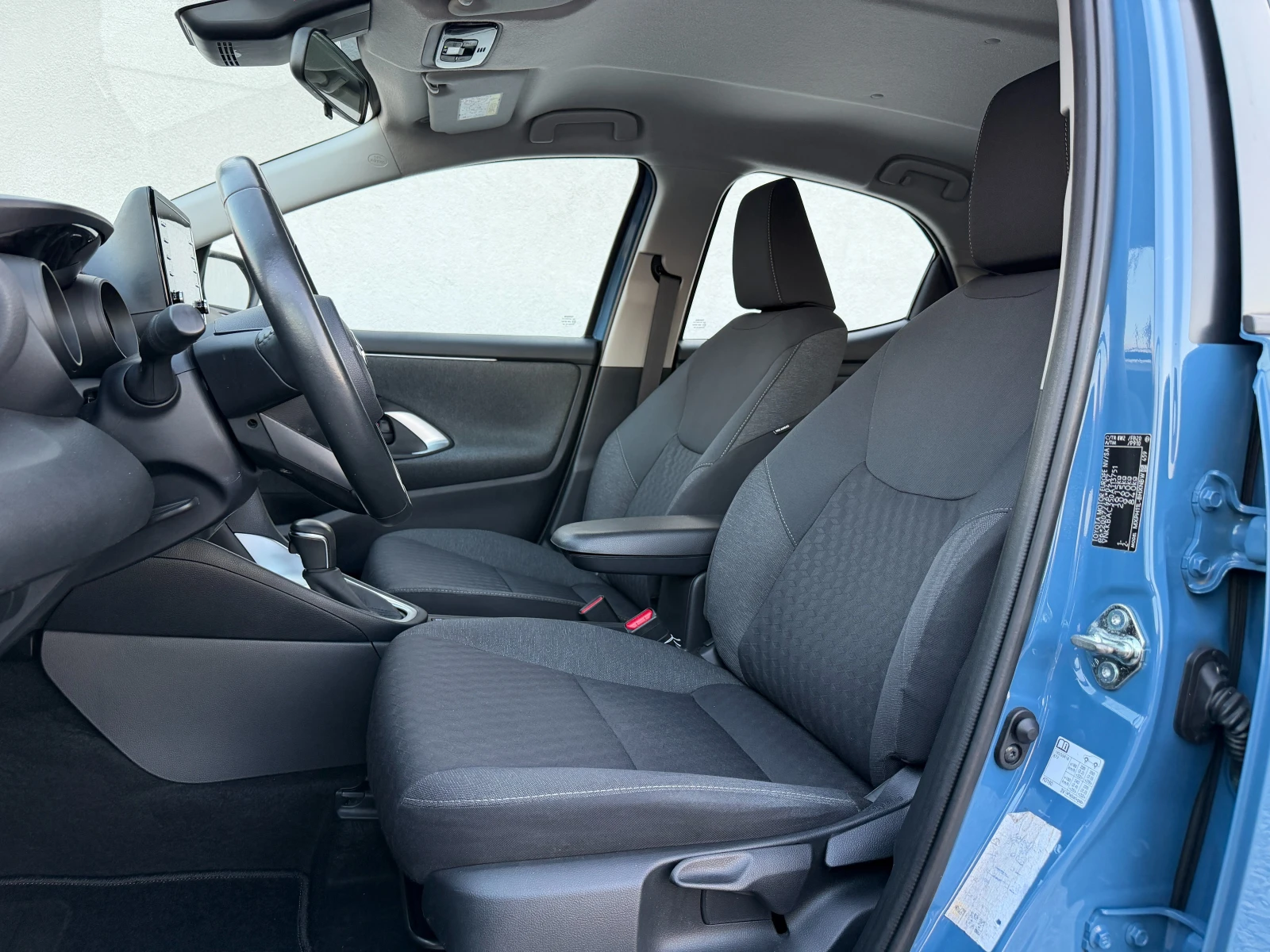 Toyota Yaris Hybrid Trend, снимка 11 - Автомобили и джипове - 55602759