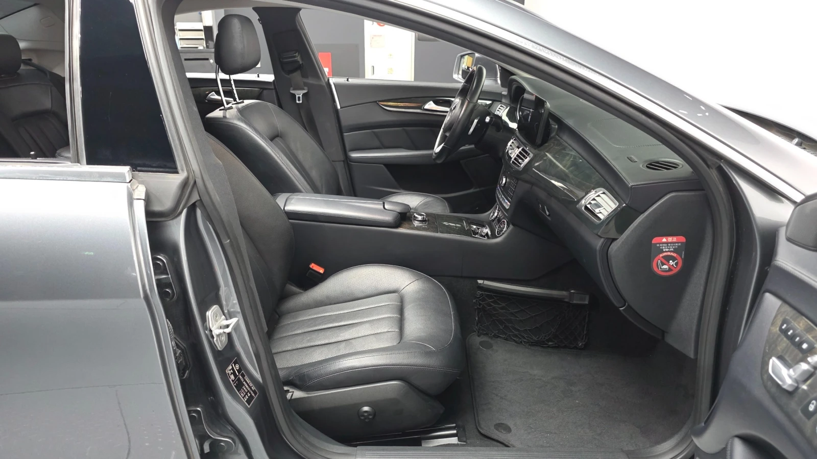 Mercedes-Benz CLS 350 d 4Matic * ОБДУХ * 360 * М. ТОЧКА * ЛЮК, снимка 10 - Автомобили и джипове - 55803439