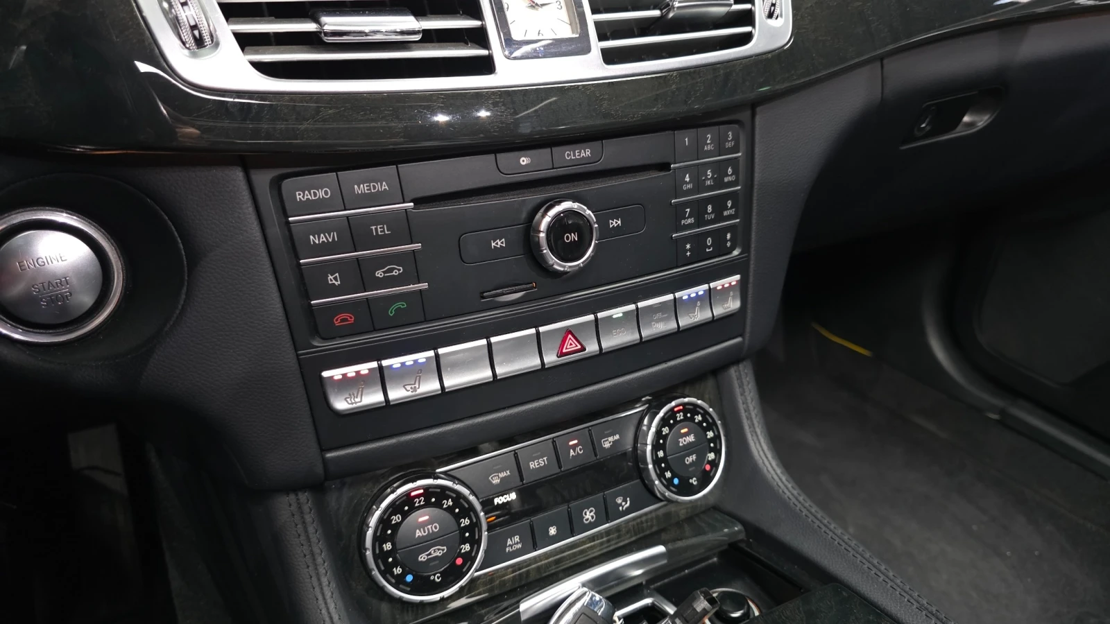 Mercedes-Benz CLS 350 d 4Matic * ОБДУХ * 360 * М. ТОЧКА * ЛЮК, снимка 13 - Автомобили и джипове - 55803439
