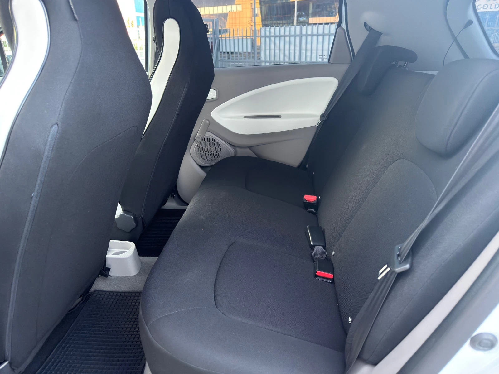 Renault Zoe 22kwh Собствена батерия* Термопомпа R-версия, снимка 12 - Автомобили и джипове - 56270376