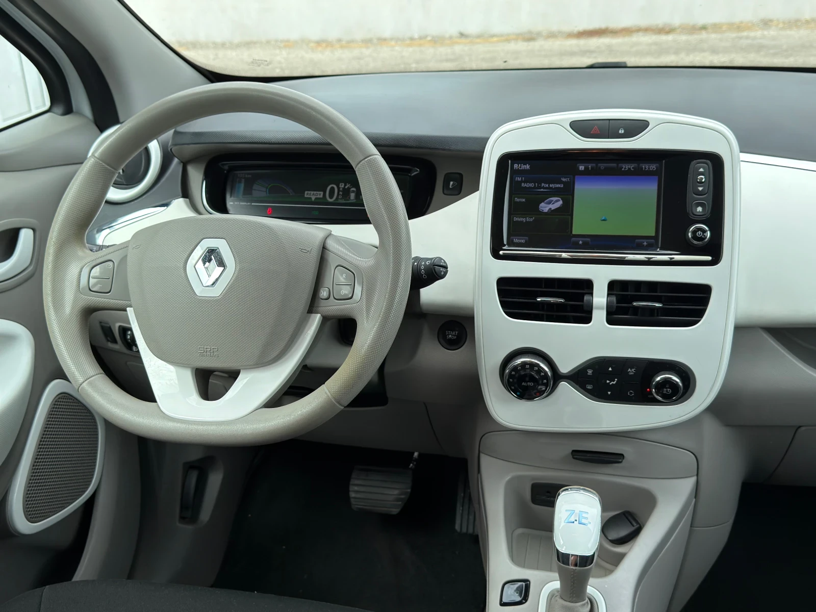 Renault Zoe 22kwh Собствена батерия* Термопомпа R-версия, снимка 8 - Автомобили и джипове - 56270376