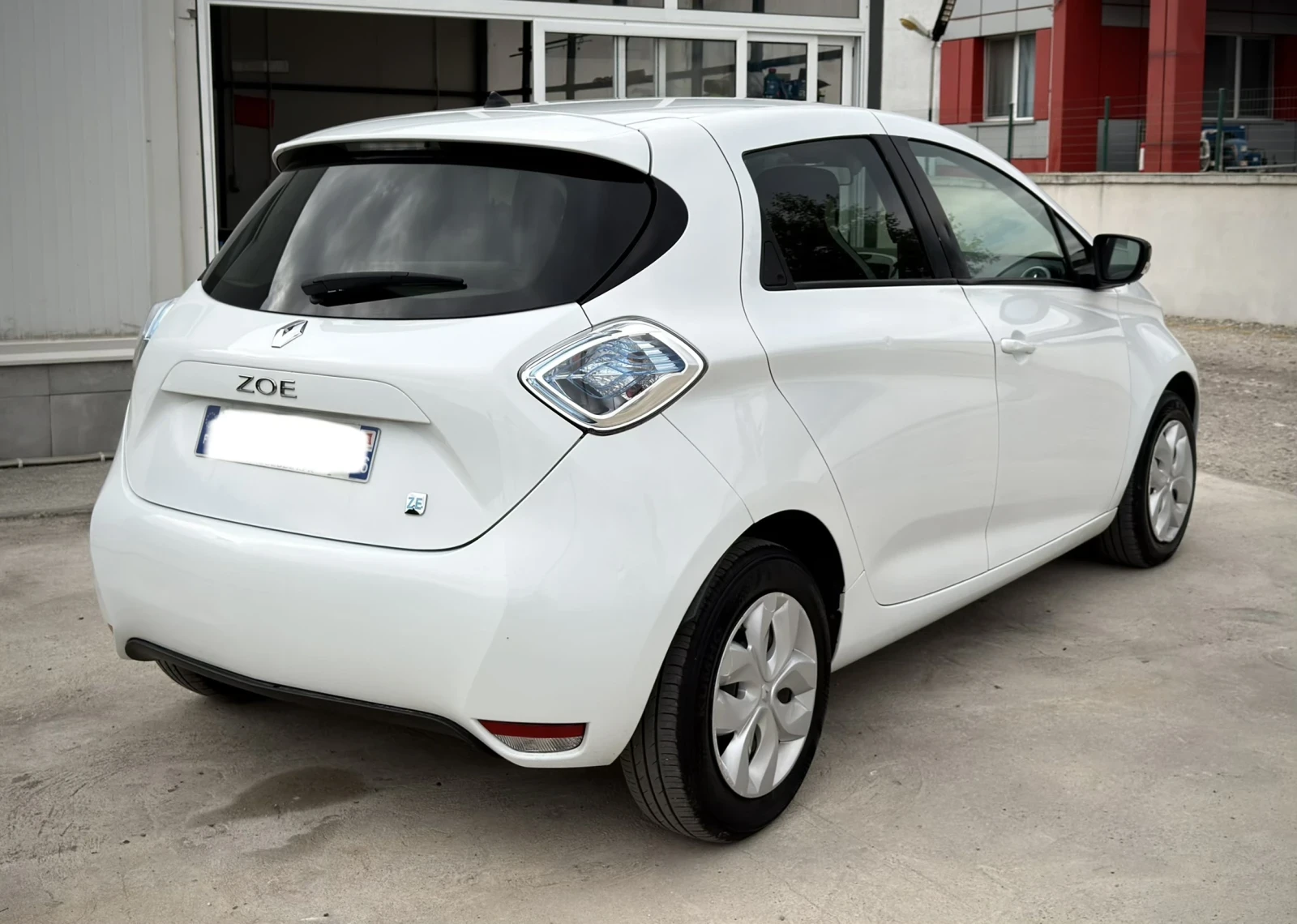 Renault Zoe 22kwh Собствена батерия* Термопомпа R-версия, снимка 4 - Автомобили и джипове - 56270376