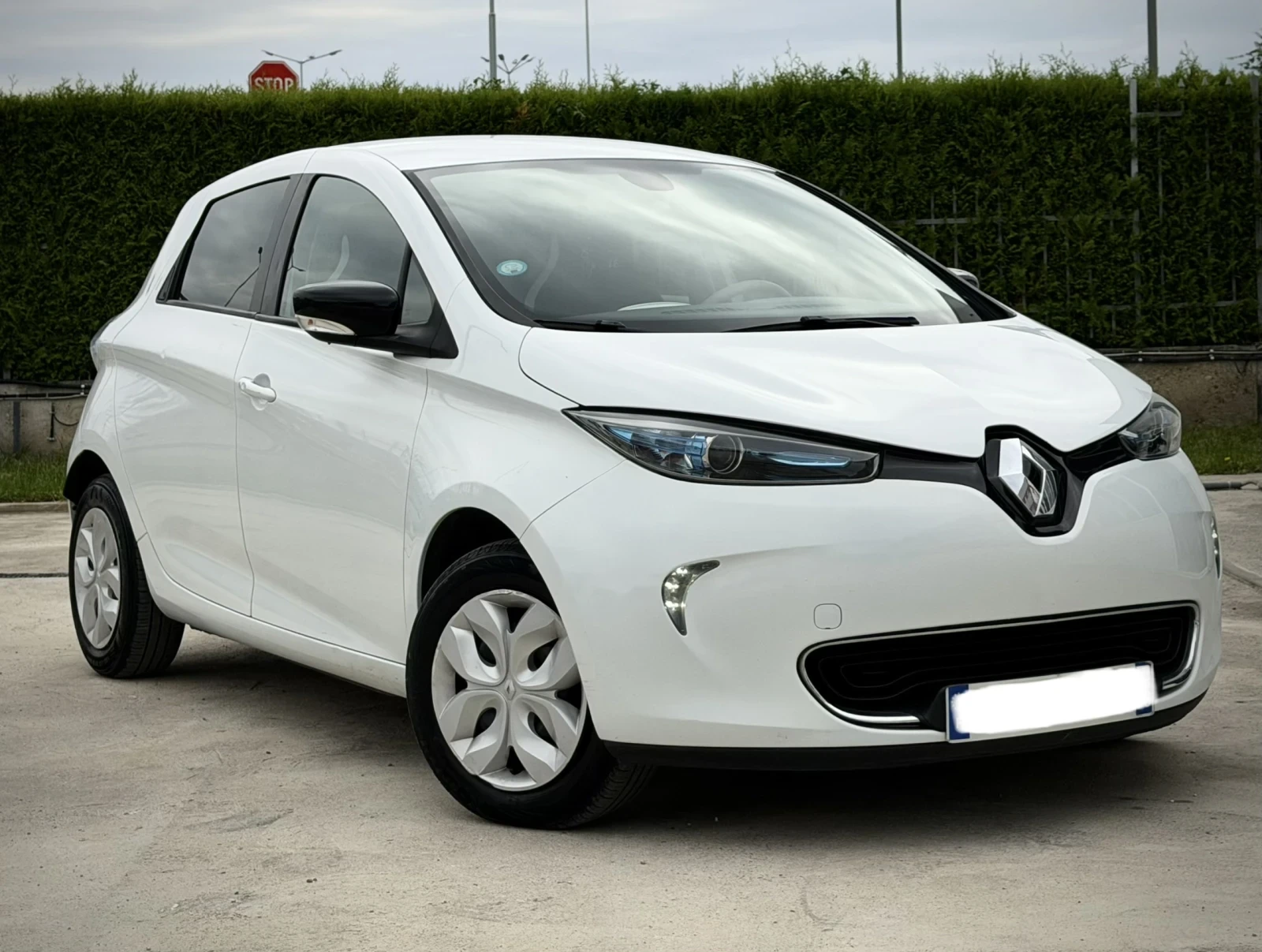 Renault Zoe 22kwh Собствена батерия* Термопомпа R-версия, снимка 2 - Автомобили и джипове - 56270376