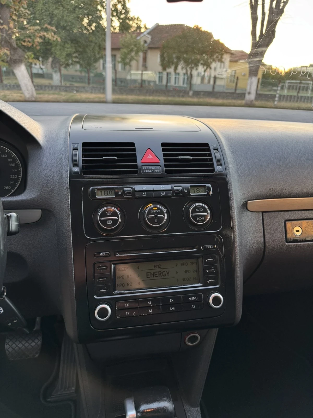 VW Touran, снимка 14 - Автомобили и джипове - 56710468