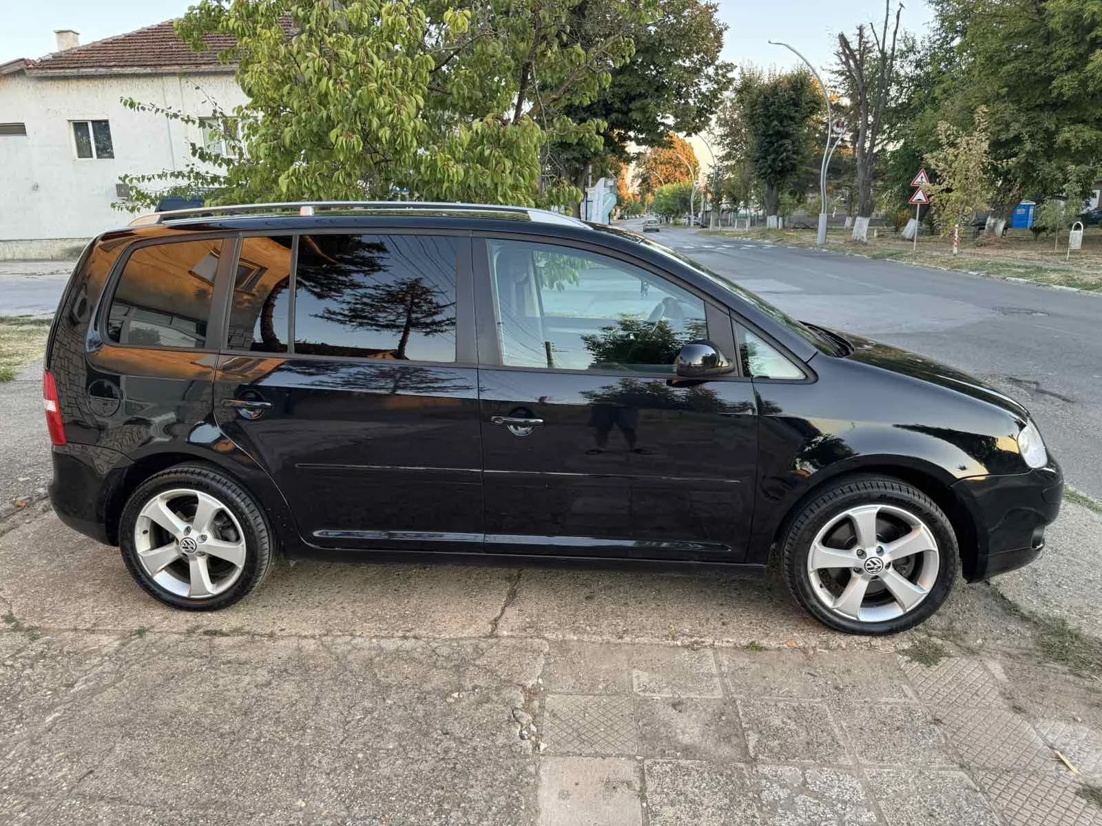 VW Touran, снимка 4 - Автомобили и джипове - 56710468