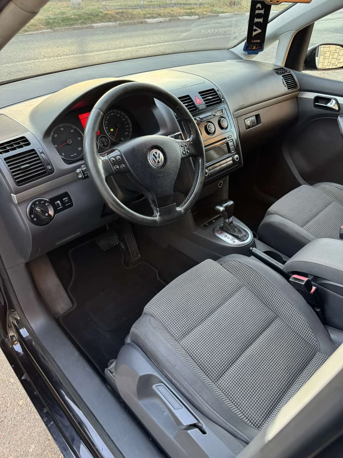 VW Touran, снимка 8 - Автомобили и джипове - 56710468