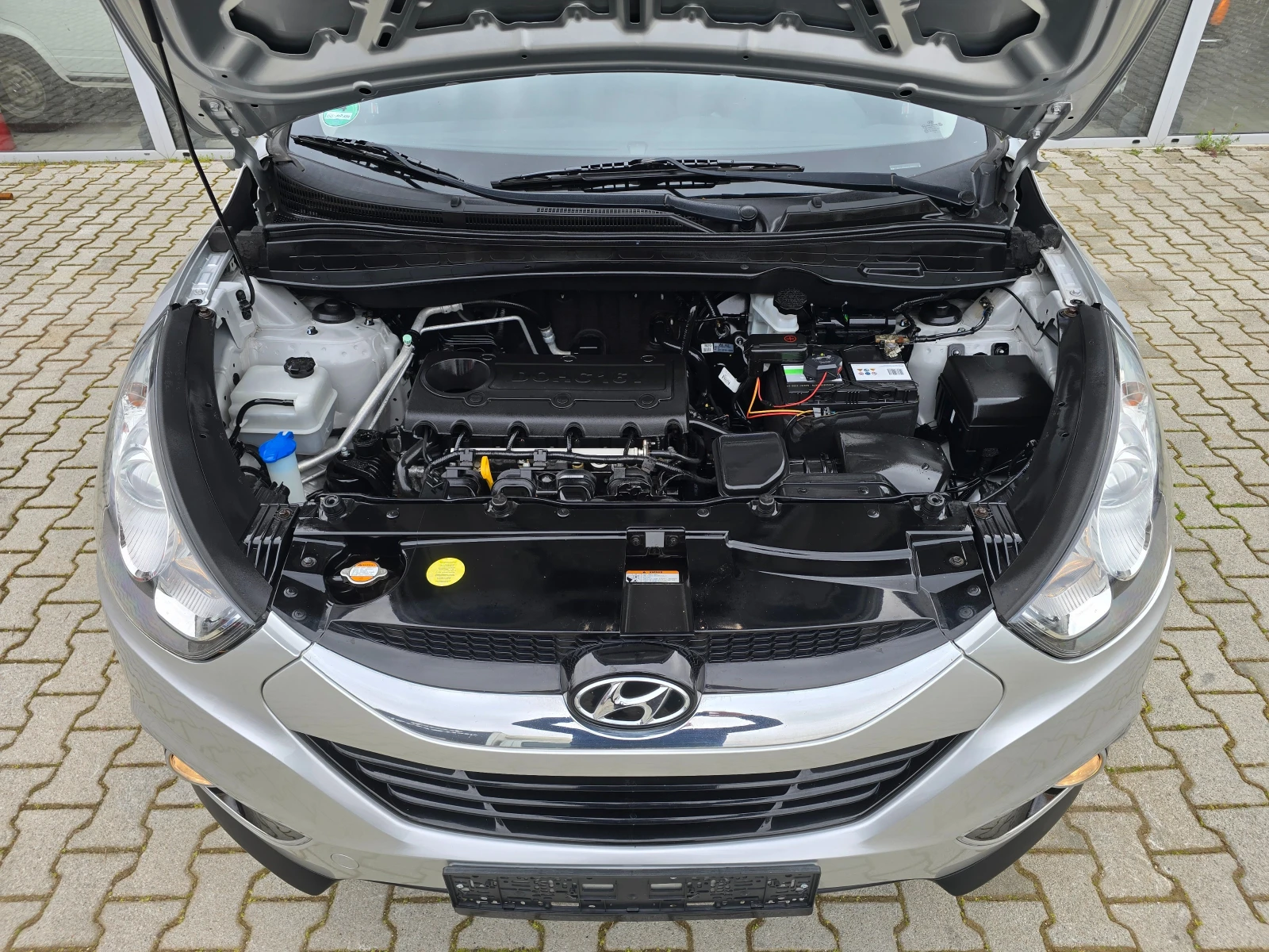 Hyundai IX35 2.0 16V!! 182000km !!!, снимка 4 - Автомобили и джипове - 53895113