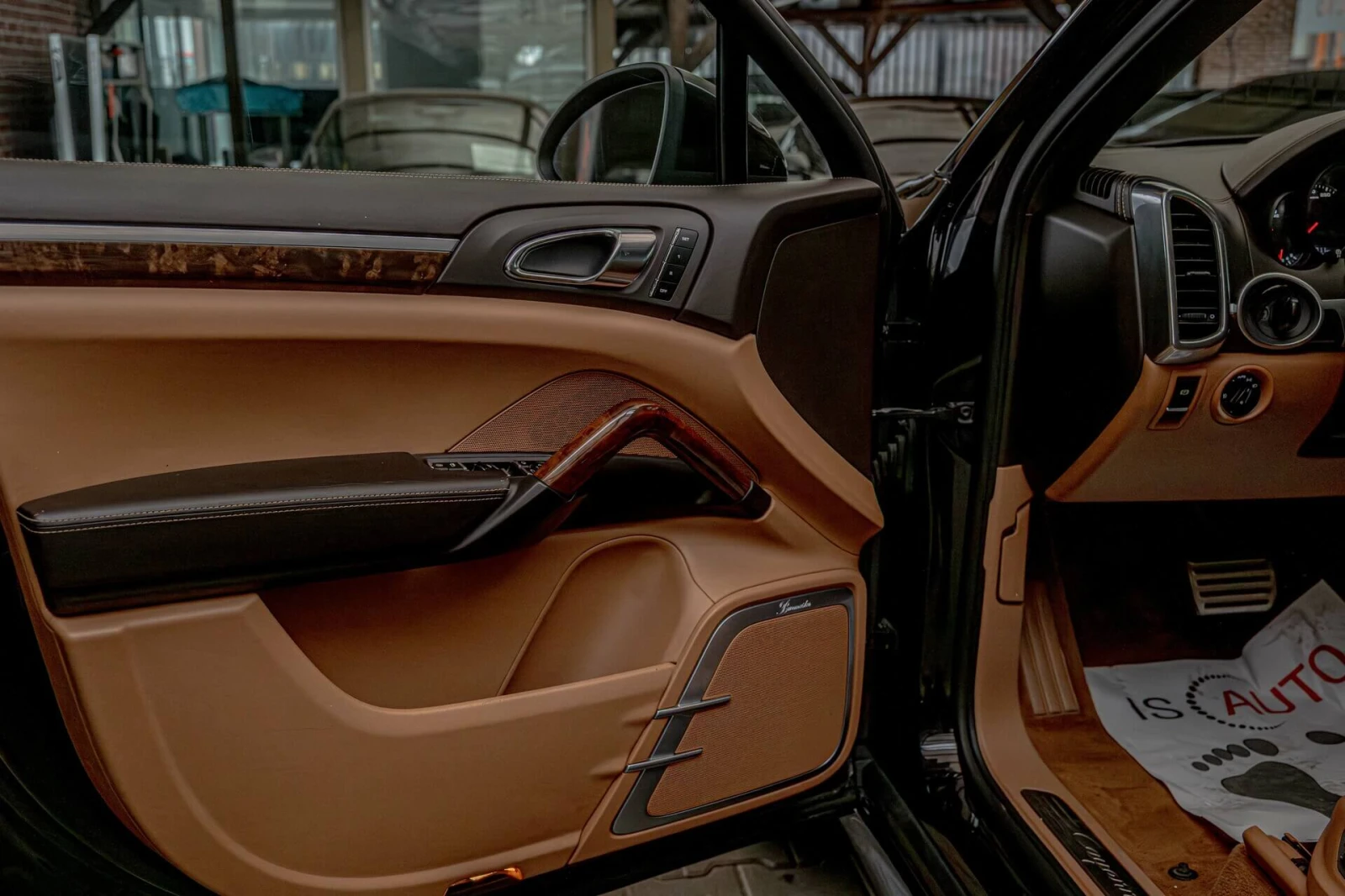 Porsche Cayenne 4.8 S/PDLS/Burmester/Club Sport/Пано/Обдухване/Chr, снимка 8 - Автомобили и джипове - 53966937