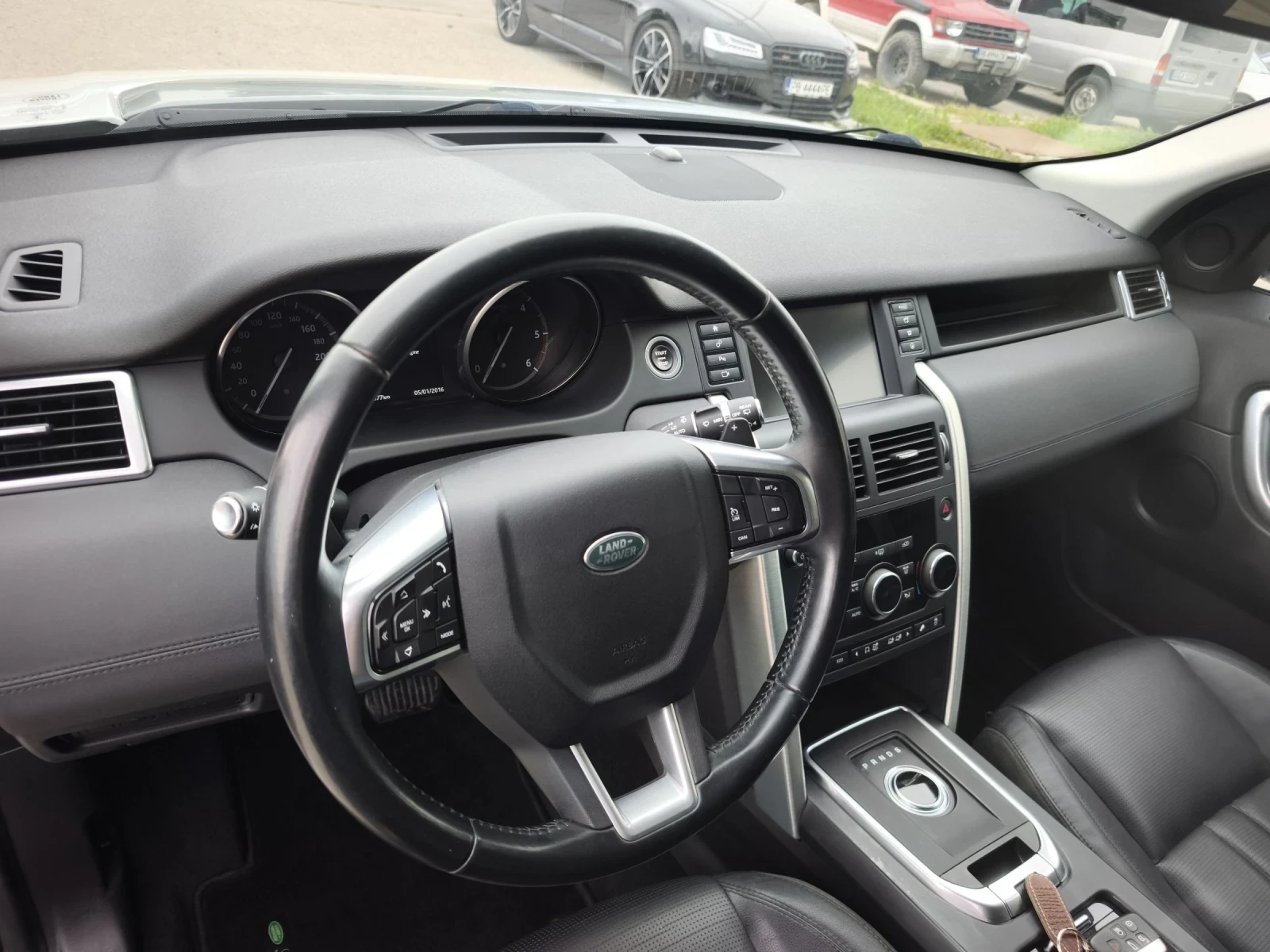 Land Rover Discovery Sport 2.0d SPORT 4X4 FULL SERVICE IN LAND ROVER , снимка 7 - Автомобили и джипове - 54719686