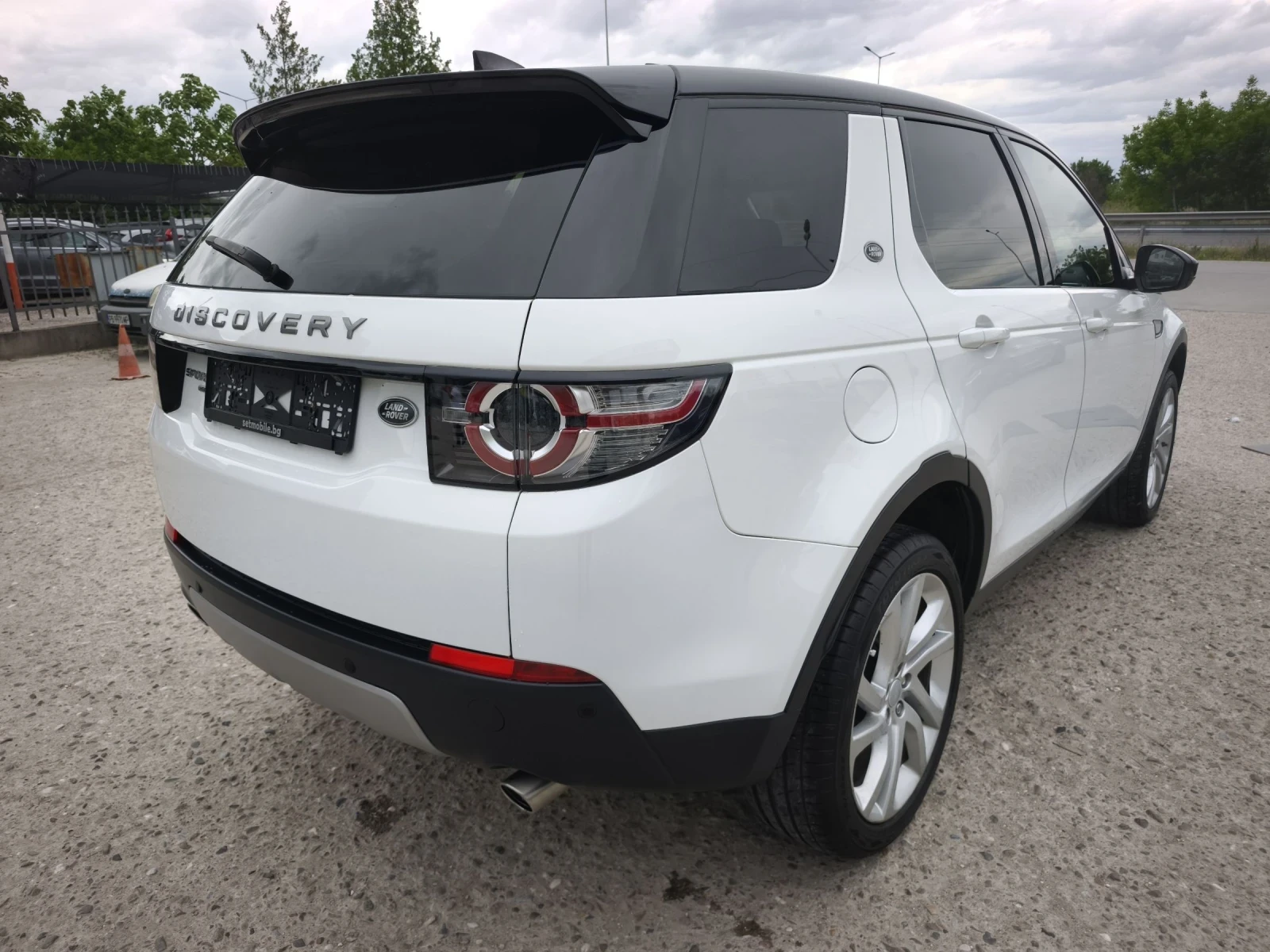 Land Rover Discovery Sport 2.0d SPORT 4X4 FULL SERVICE IN LAND ROVER , снимка 3 - Автомобили и джипове - 54719686