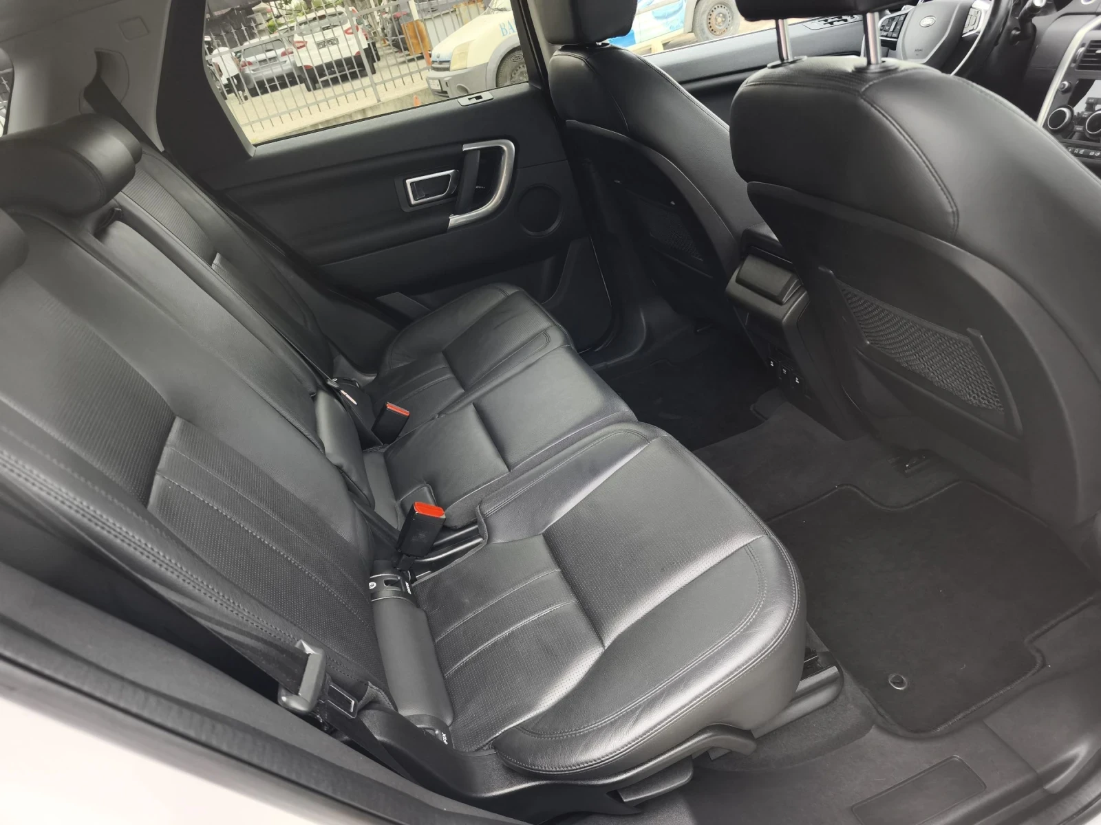 Land Rover Discovery Sport 2.0d SPORT 4X4 FULL SERVICE IN LAND ROVER , снимка 10 - Автомобили и джипове - 54719686