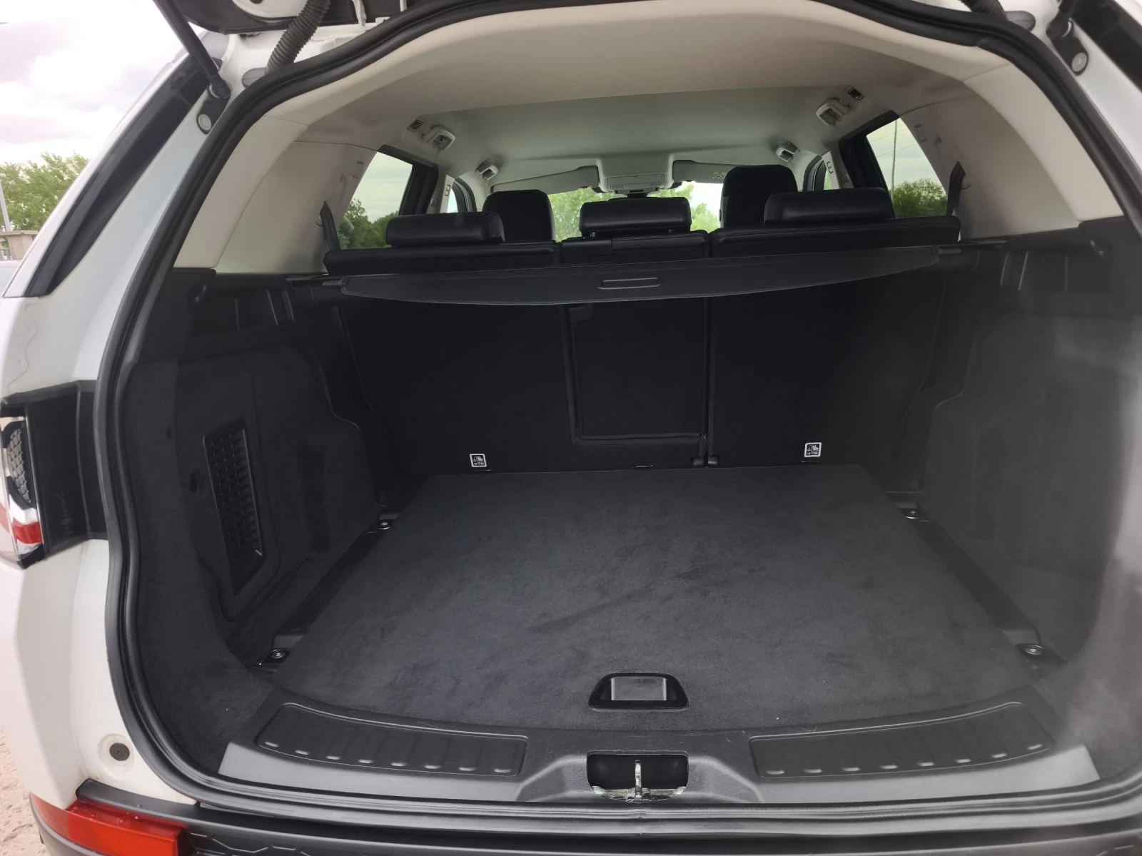 Land Rover Discovery Sport 2.0d SPORT 4X4 FULL SERVICE IN LAND ROVER , снимка 11 - Автомобили и джипове - 54719686