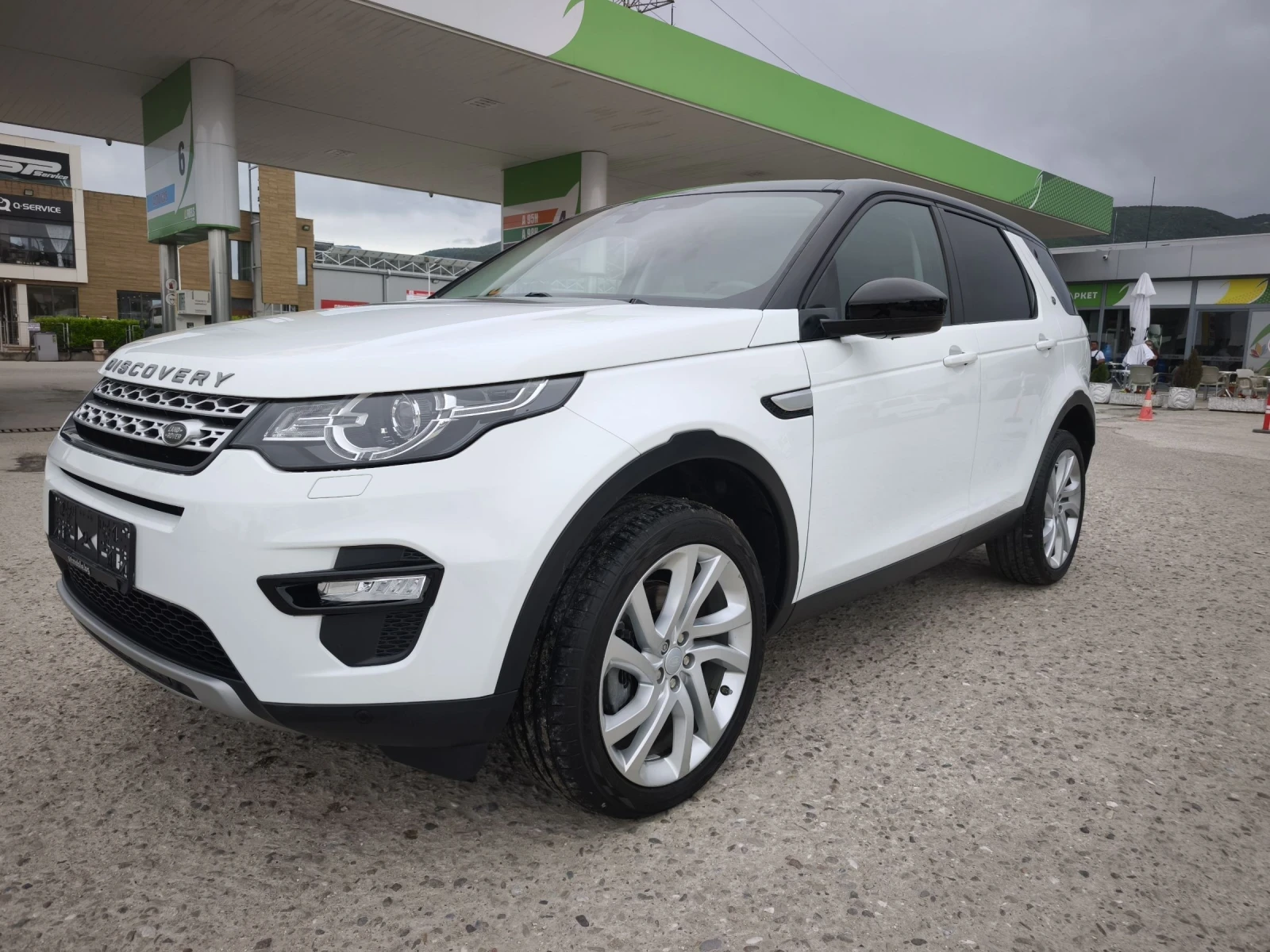 Land Rover Discovery Sport 2.0d SPORT 4X4 FULL SERVICE IN LAND ROVER 