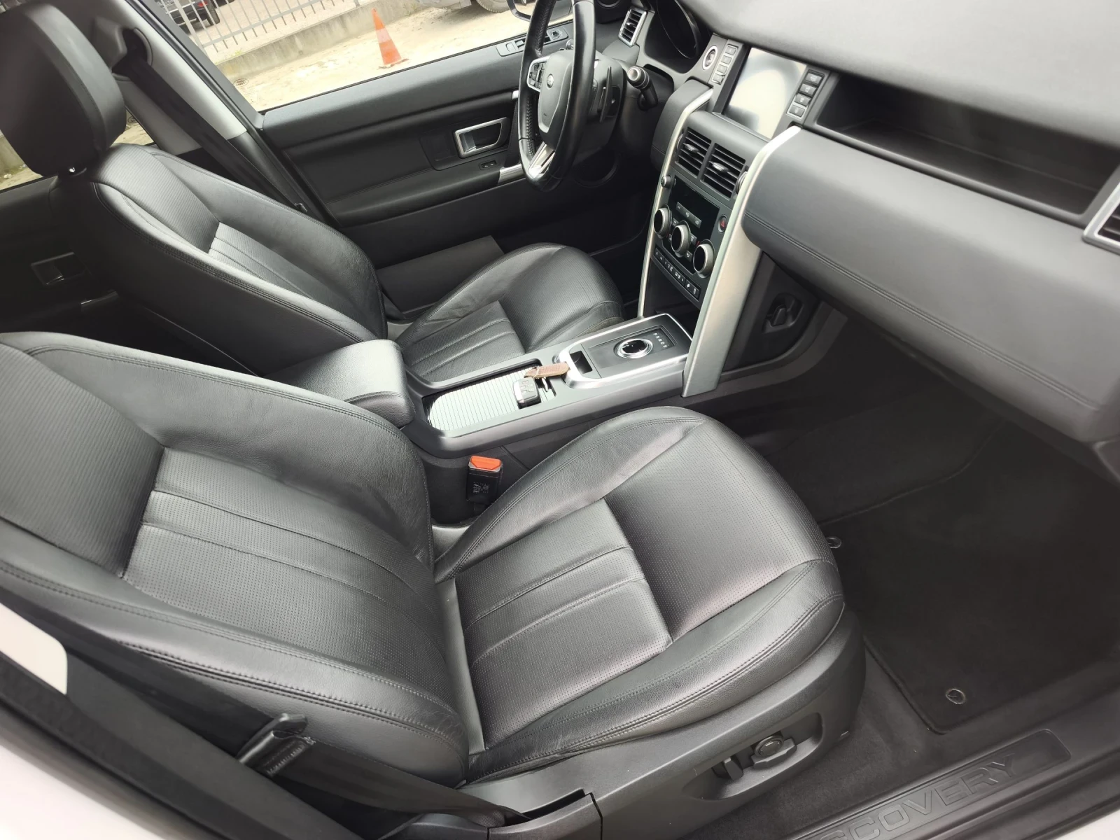 Land Rover Discovery Sport 2.0d SPORT 4X4 FULL SERVICE IN LAND ROVER , снимка 9 - Автомобили и джипове - 54719686