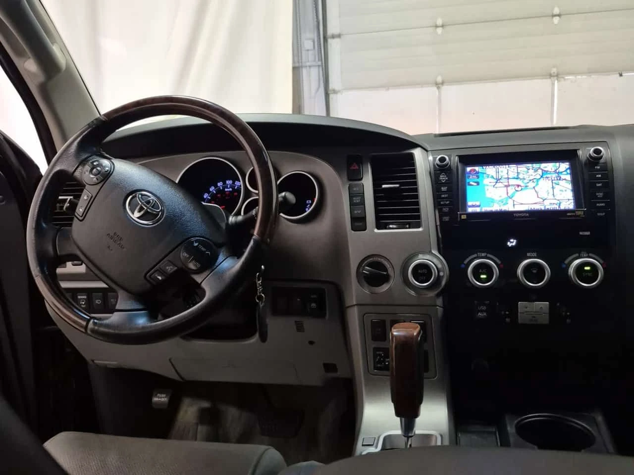 Toyota Sequoia  PLATINUM | ЦЕНА ДО БЪЛГАРИЯ | , снимка 9 - Автомобили и джипове - 55358861