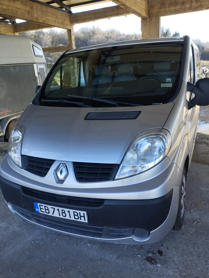 Renault Trafic, снимка 1 - Бусове и автобуси - 48293619