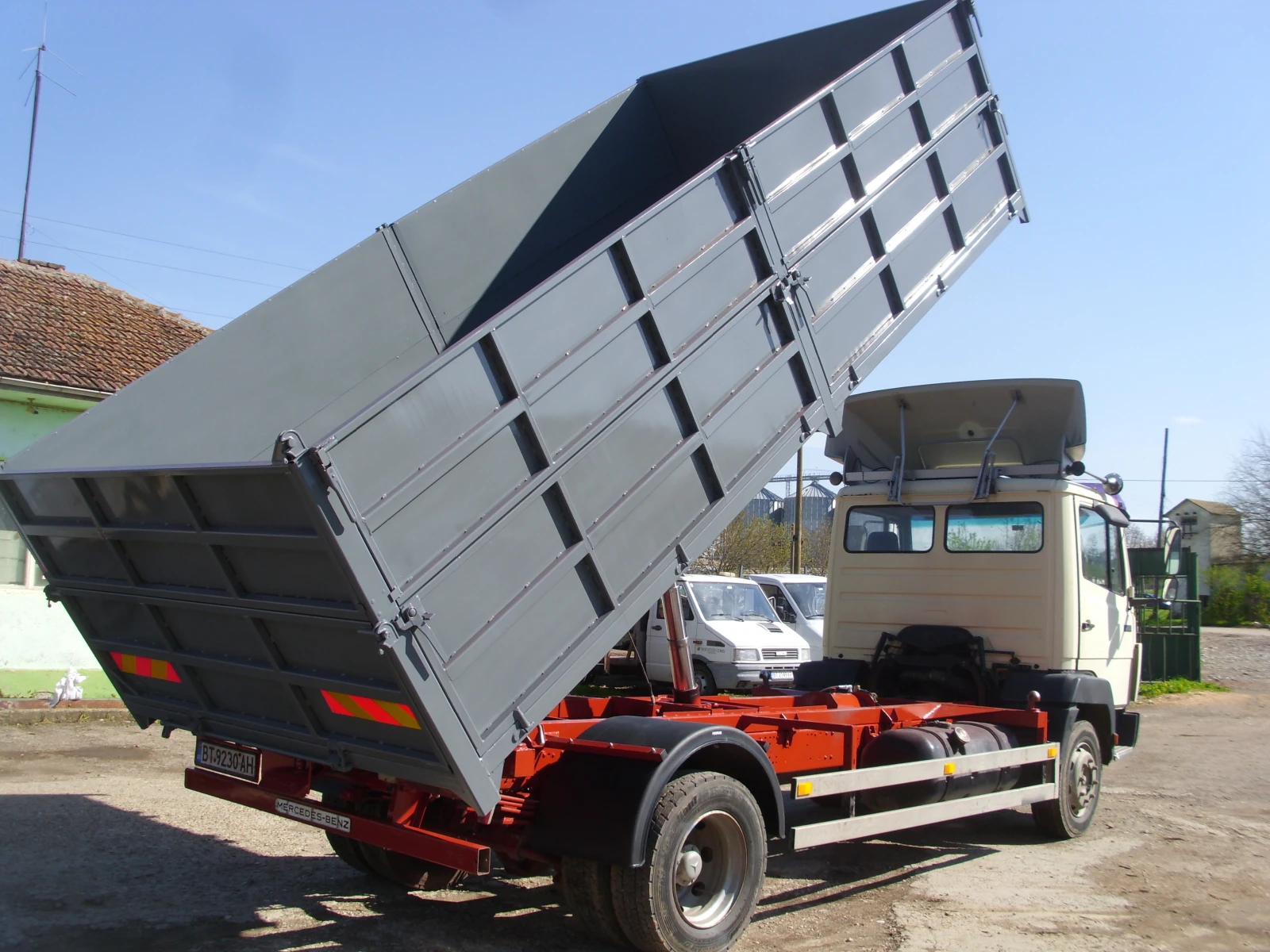 Man 12.224 изработва самосвали, снимка 1