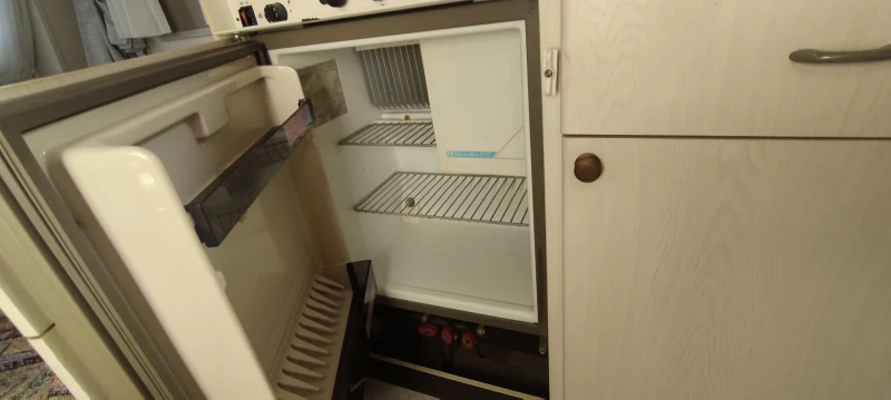 Каравана Hobby Класик, снимка 5 - Каравани и кемпери - 52509651