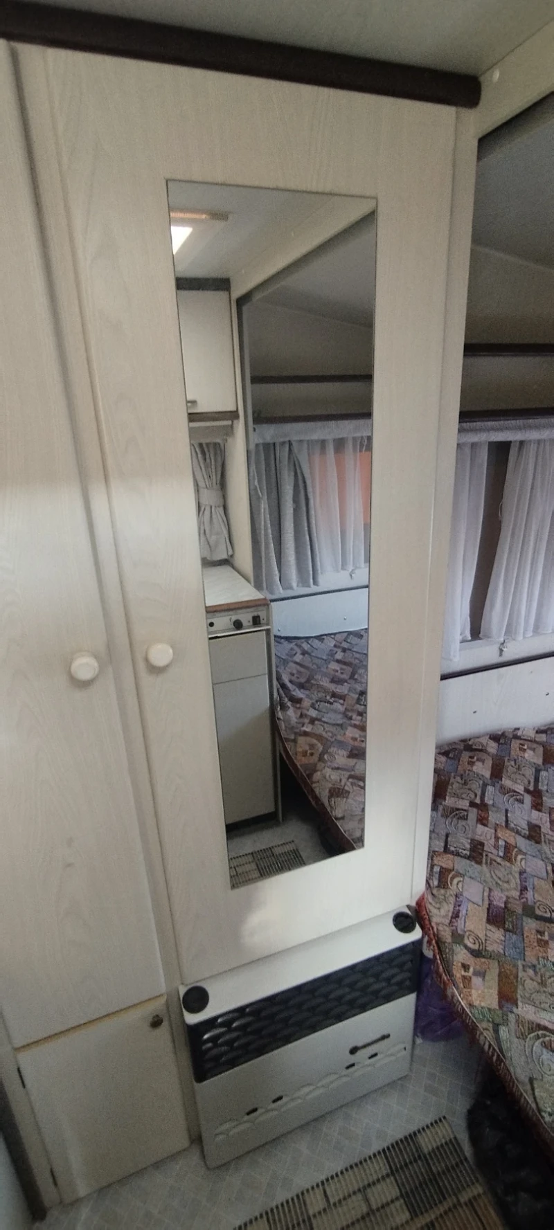 Каравана Hobby Класик, снимка 7 - Каравани и кемпери - 52509651