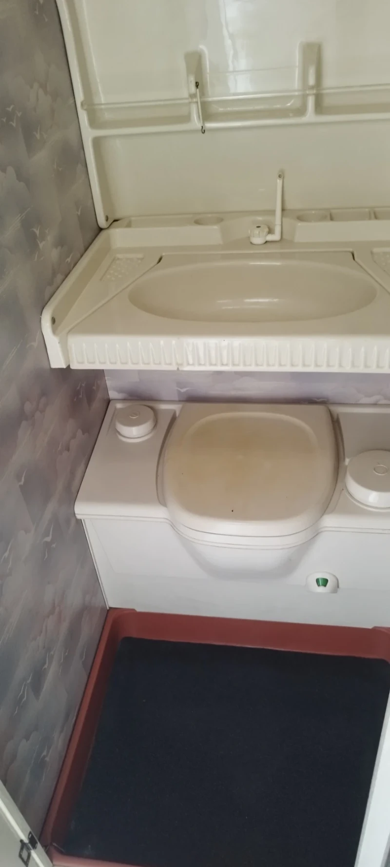 Каравана Hobby Класик, снимка 12 - Каравани и кемпери - 52509651