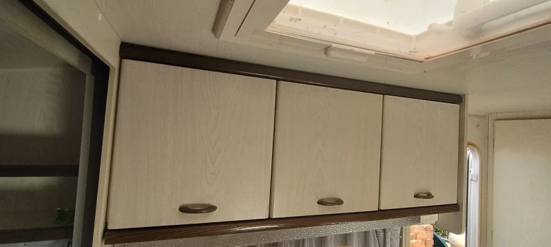 Каравана Hobby Класик, снимка 4 - Каравани и кемпери - 52509651