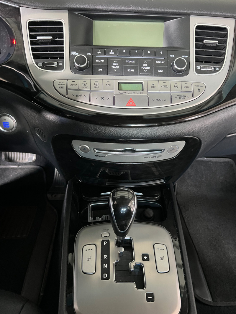 Hyundai Genesis 3.8 V6 , снимка 7 - Автомобили и джипове - 46401022