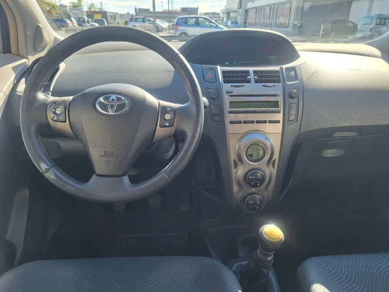 Toyota Yaris, снимка 8 - Автомобили и джипове - 47726431