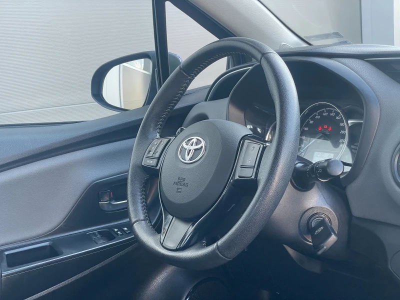 Toyota Yaris 1.5 Гаранционен , снимка 17 - Автомобили и джипове - 47786480