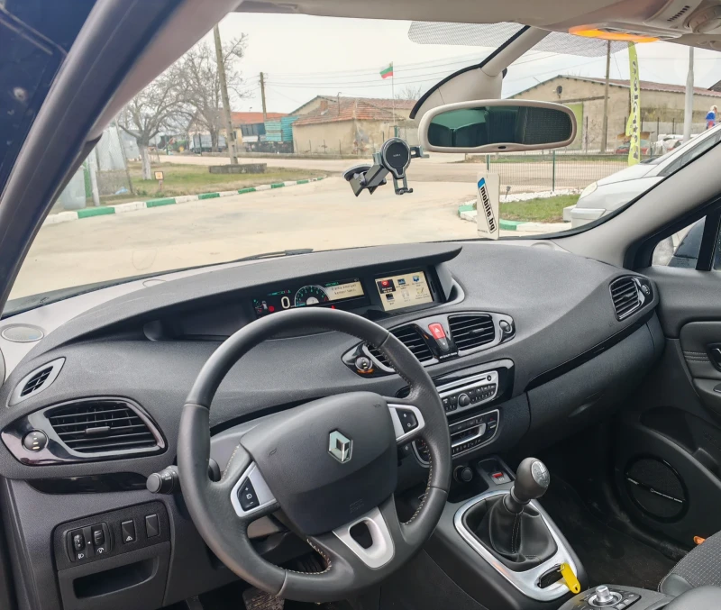 Renault Scenic 1.4 130k.с., снимка 8 - Автомобили и джипове - 48730885