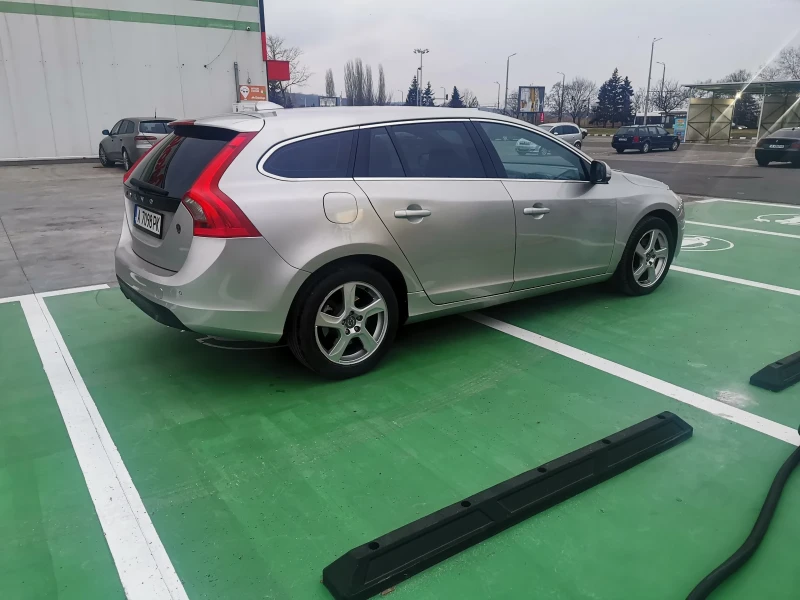 Volvo V60 D3, снимка 4 - Автомобили и джипове - 49145054