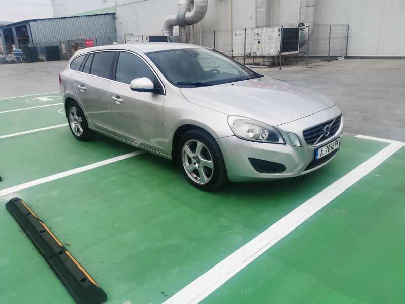 Volvo V60 D3, снимка 3 - Автомобили и джипове - 49145054