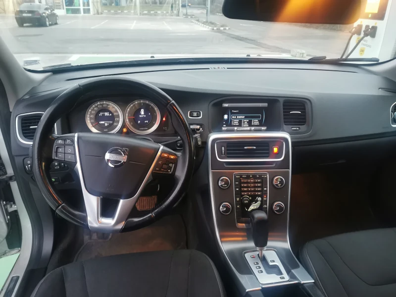 Volvo V60 D3, снимка 11 - Автомобили и джипове - 49145054