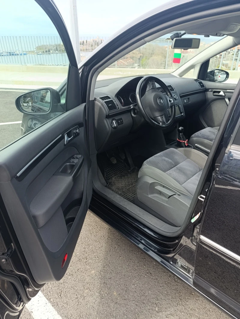 VW Touran 2.0  140к   led u b ksenon park asistent, снимка 17 - Автомобили и джипове - 52395618