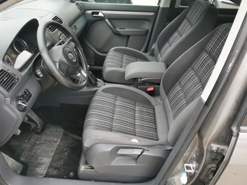 VW Touran 1.6TDI, снимка 2 - Автомобили и джипове - 49266157